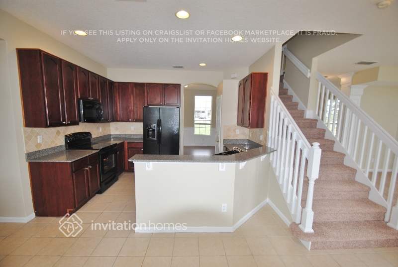 Building Photo - 13543 Via Roma Cir