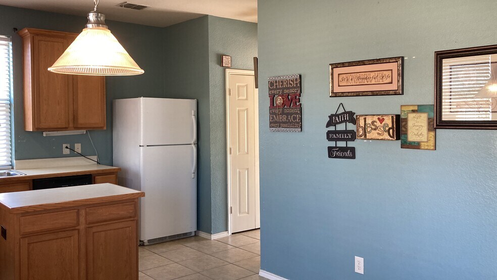 Building Photo - 340 Turquoise Dr