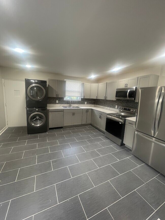 Primary Photo - 213 W Baltimore Ave