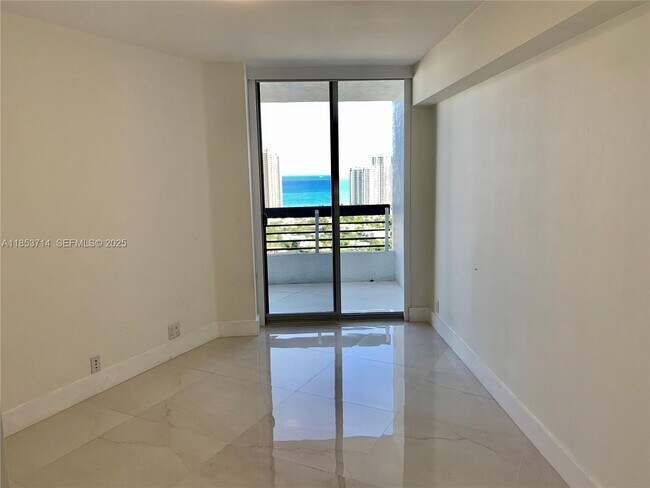 Building Photo - 19101 Mystic Pointe Dr