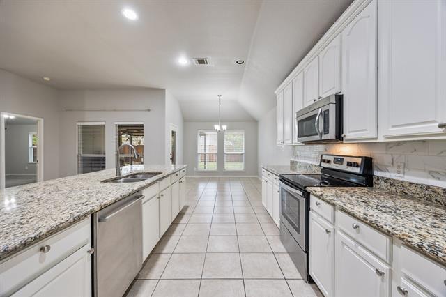 Building Photo - 8100 Twin Oaks Dr