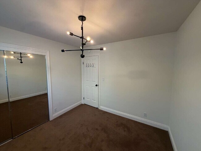 Building Photo - "Charming 4-Bed Oasis with Granite Touches with Tennis and Poolside Bliss steps away in Danville!"