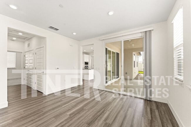 Building Photo - 2231 Oswego St