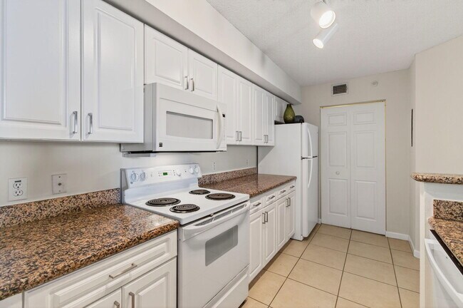 Building Photo - 3606 S Ocean Blvd