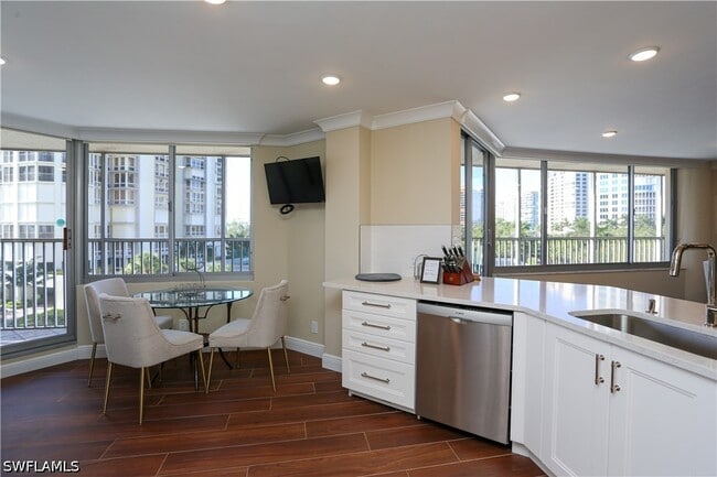 Building Photo - 4041 Gulf Shore Blvd N