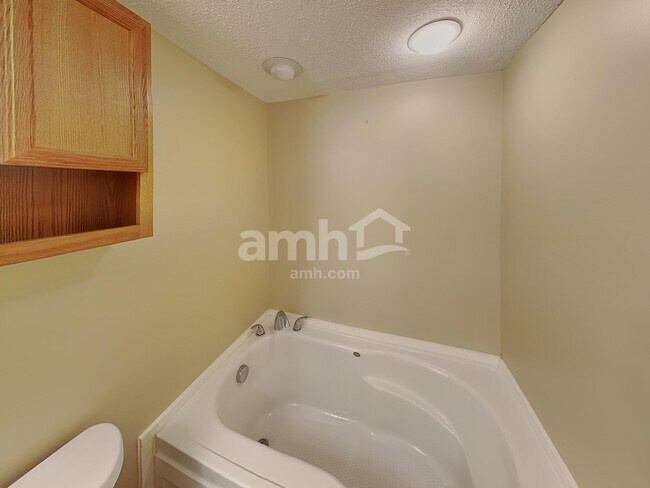 Building Photo - 7901 Chapel Stone Rd