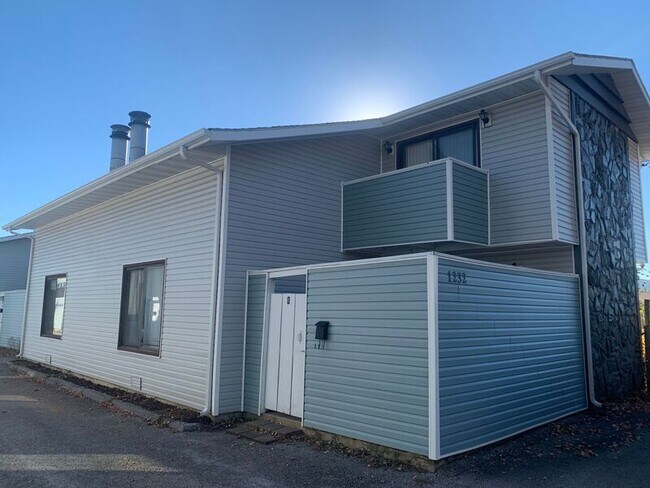 Building Photo - 1232 E Guinevere St