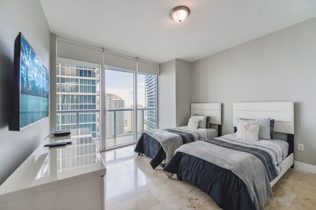 Building Photo - 485 Brickell Ave