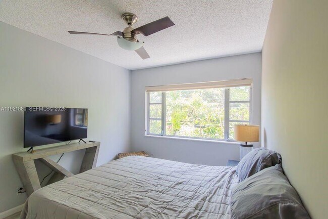 Building Photo - 5840 NE 22nd Way