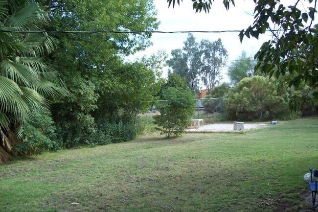 Building Photo - Spacious 3BR Tempe Home with Lush Yard & Irrigation – Available July 1!