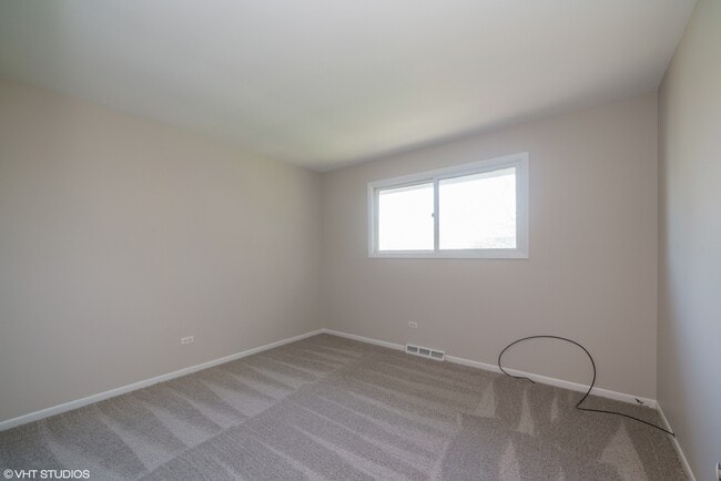 Building Photo - 16W700 Fern St