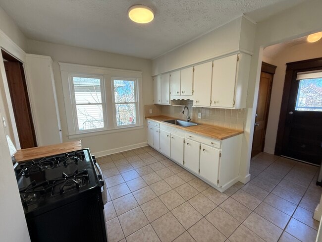 Building Photo - 1317 W 106th St