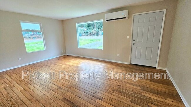 Building Photo - 2514 Spring St