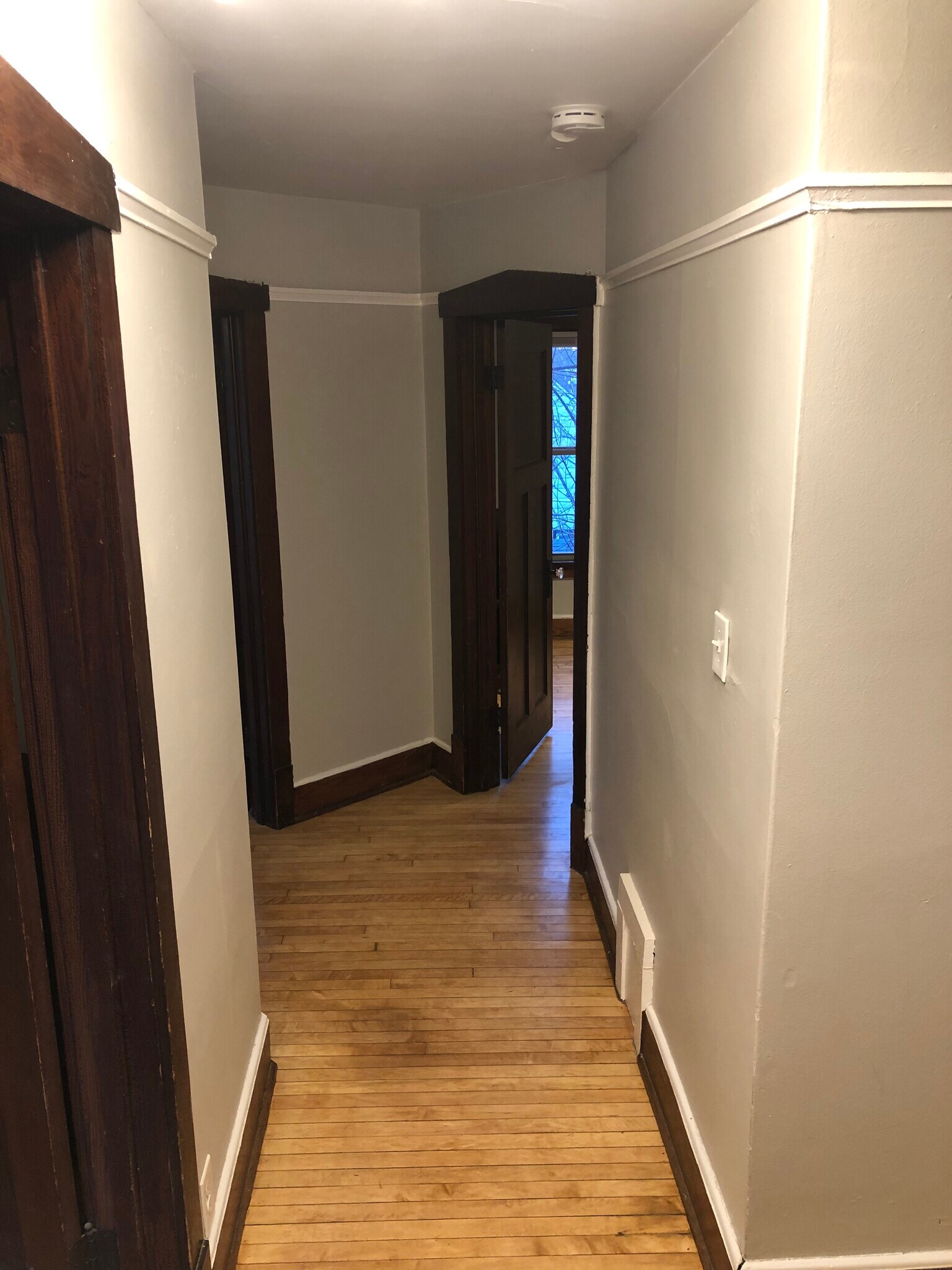 Building Photo - 318 E Deer Pl