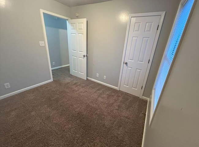 Building Photo - 402 Faulkner Dr