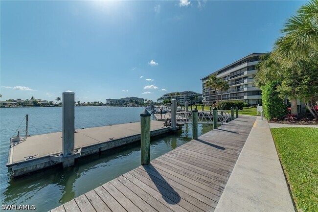 Building Photo - 591 Seaview Ct