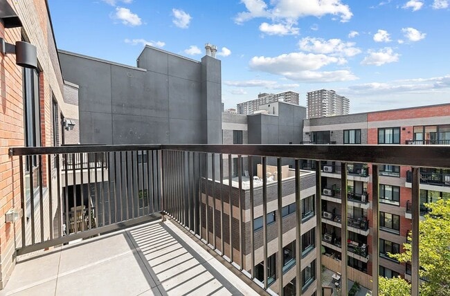 Building Photo - 2600 7th Avenue