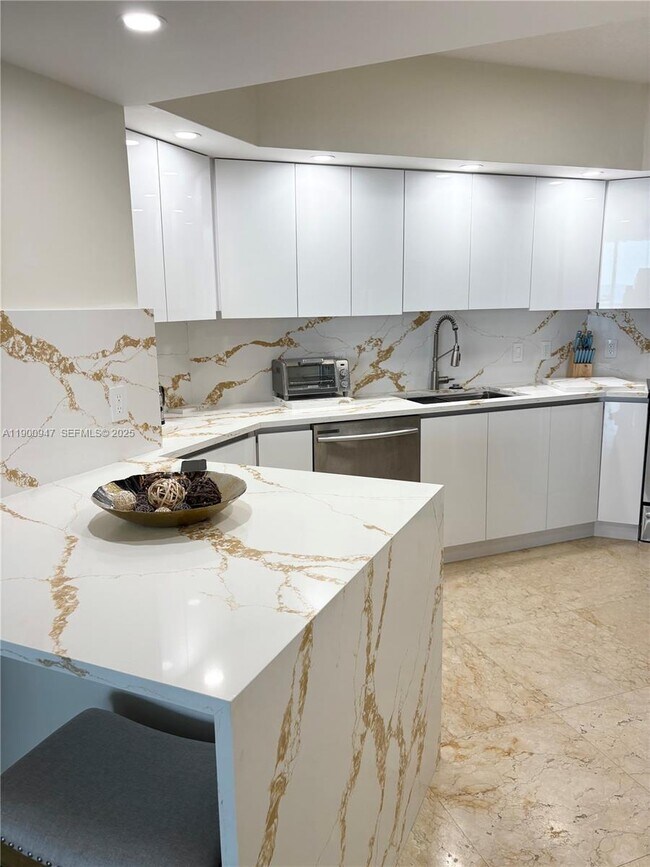 Building Photo - 16699 Collins Ave