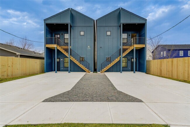 Building Photo - 9727 Stedman St