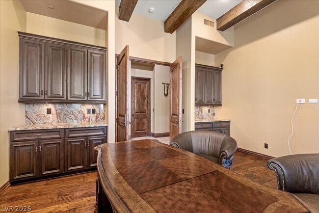 Building Photo - 514 Mandalay Ct