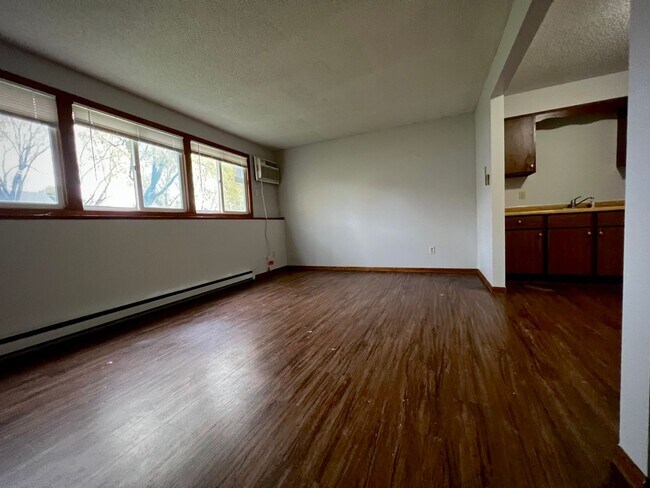 Building Photo - Chester Estates