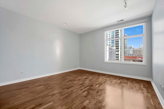 Building Photo - 330 N Clinton St