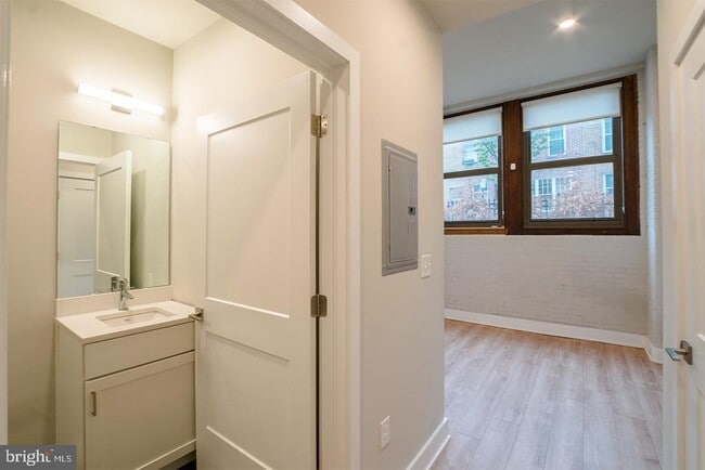 Building Photo - 1300 S 19th St