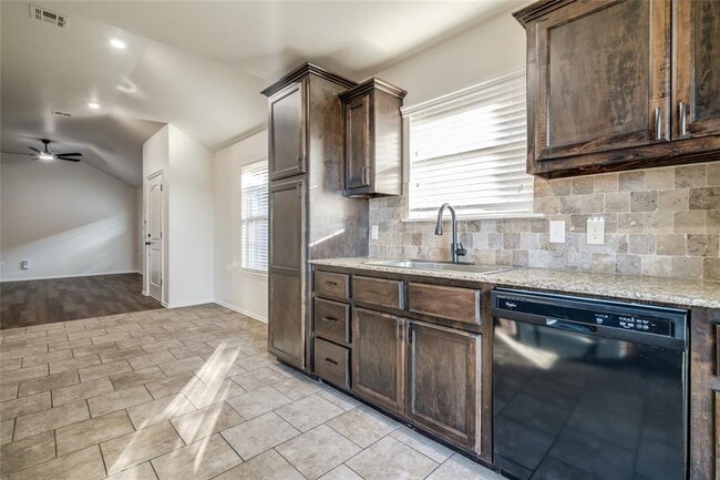 Building Photo - 12716 Heritage Oaks Dr