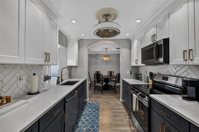 Building Photo - 2161 NE 62nd Ct