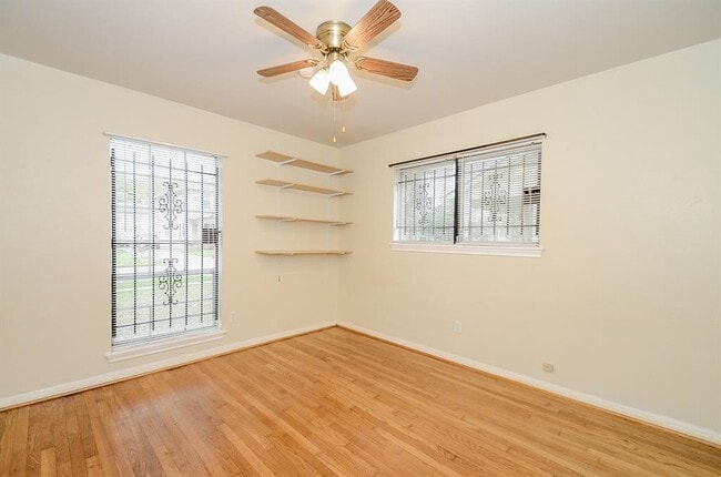 Building Photo - 701 Redan St
