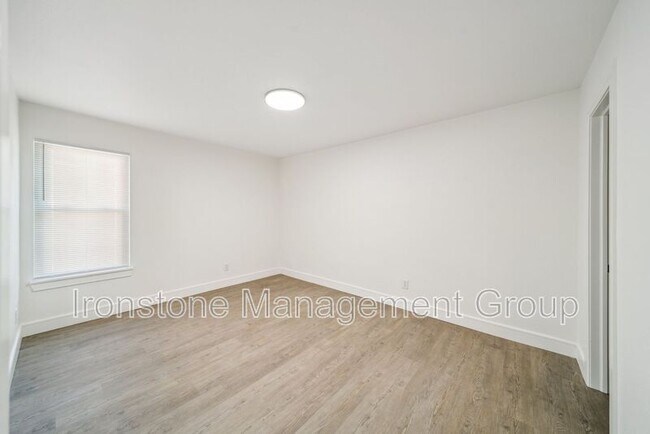 Building Photo - 3171 E 49th St
