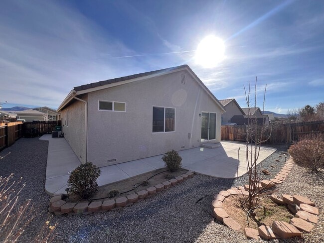 Building Photo - Single-level 3 bedroom, 2-bathroom home in Dayton, NV