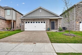 Building Photo - 2106 Prairie Ln