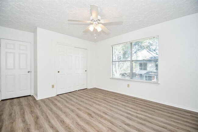 Building Photo - 12311 Grove Meadow Dr
