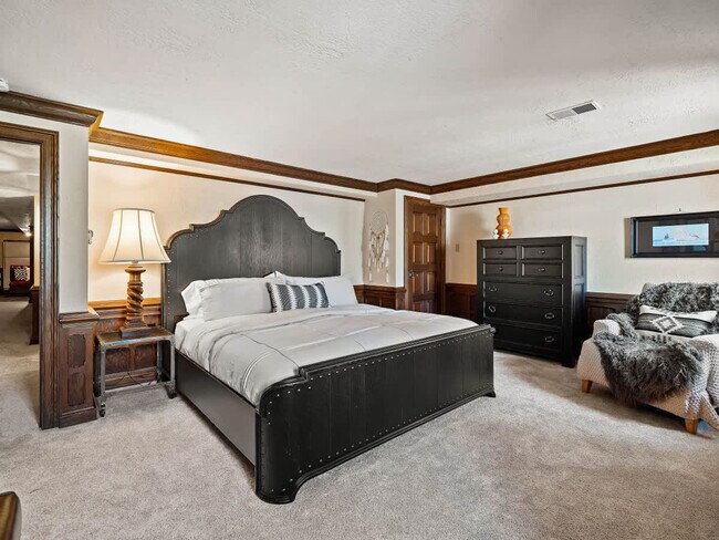 Building Photo - 1811 Breezewood Dr