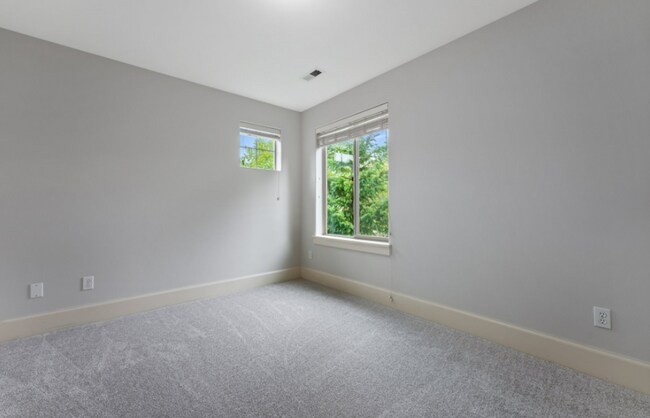Building Photo - Spacious 5-Bedroom Retreat with Private Gr...