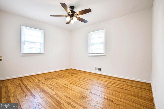 Building Photo - 11813 Macon St