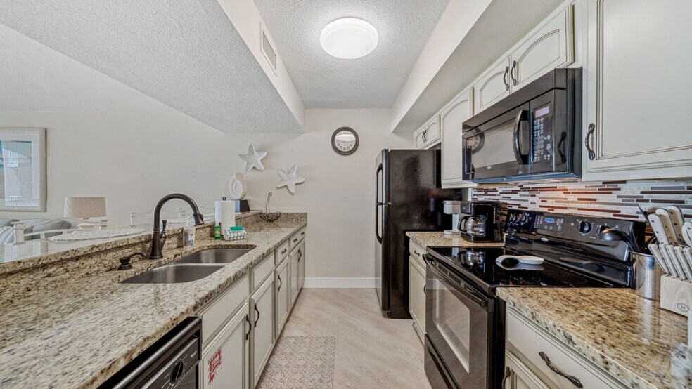 Building Photo - 7205 Thomas Dr