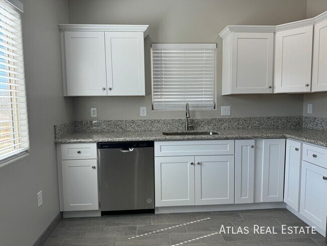 Building Photo - 802 E 35th St