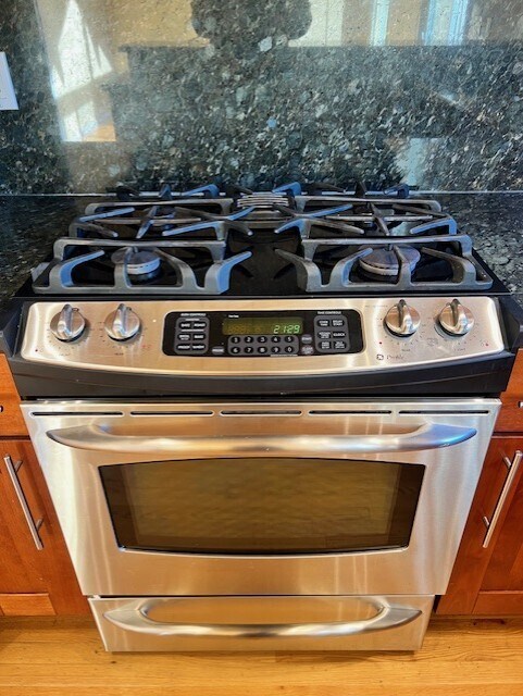 Building Photo - 880 Larkspur Dr