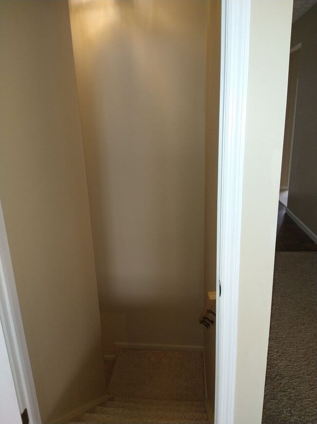 Building Photo - Your Next home is on a quiet cul-de-sac in Beavercreek!