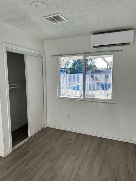 Building Photo - 9490 Elm Ave