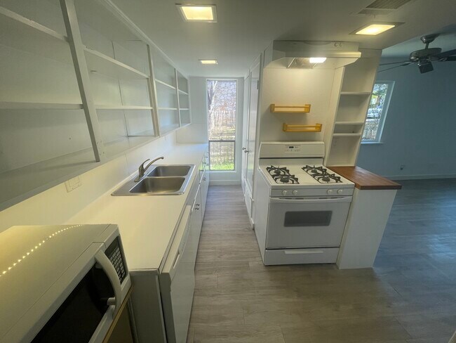 Building Photo - 1901 Glen Allen St