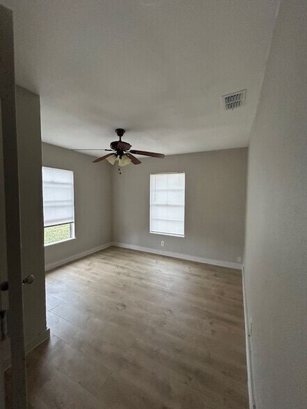 Building Photo - 210 S 1st Ave