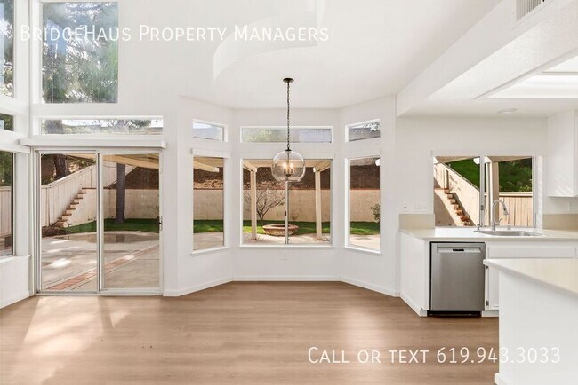 Building Photo - 10998 Corte Playa Barcelona