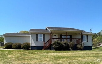 Building Photo - SoKno gem in a country setting yet close t...