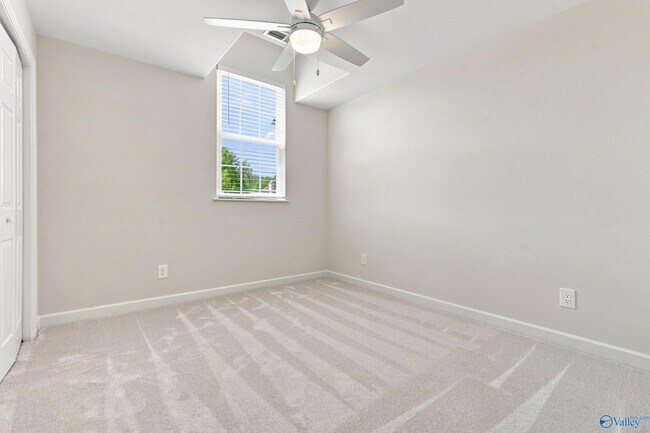 Building Photo - 1003 Scarlet Woods