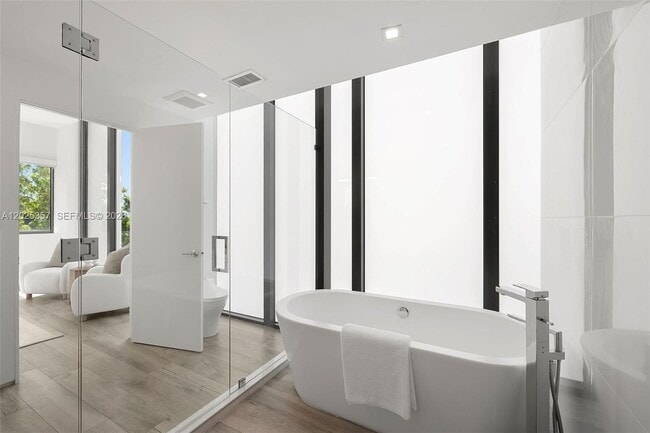 Building Photo - Bay Road, Miami Beach, FL 33139 - 3 BR 3.5 BA townhouse