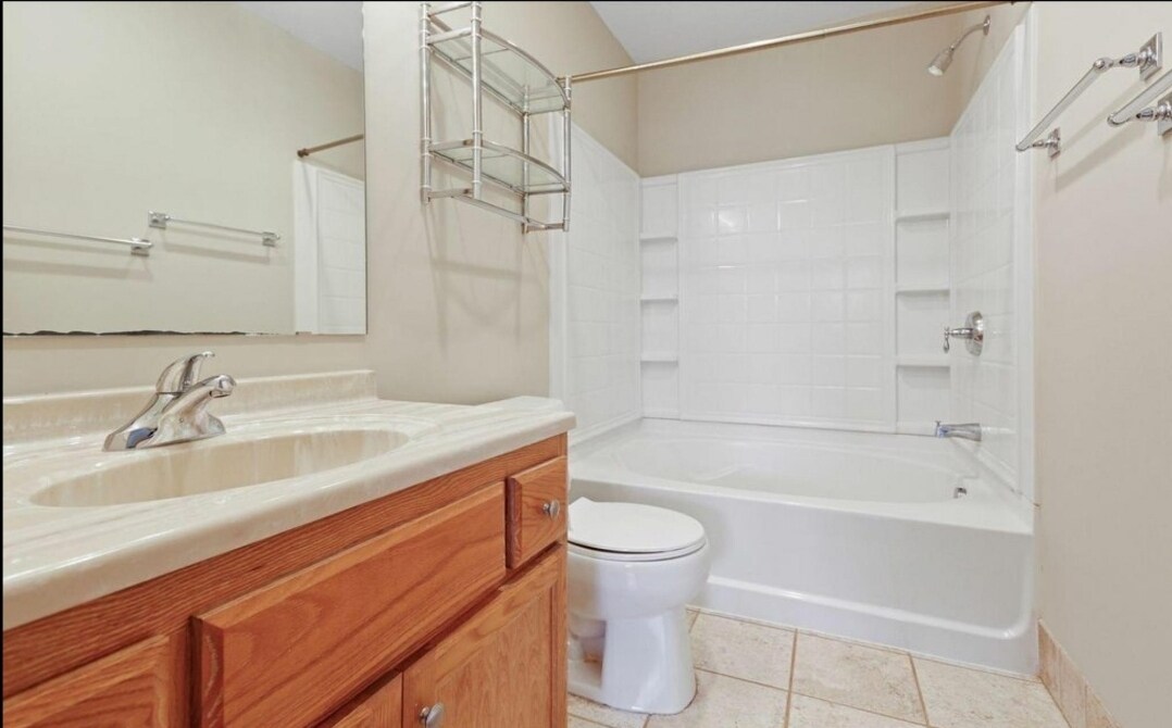 Master bath - 8437 W 149th St