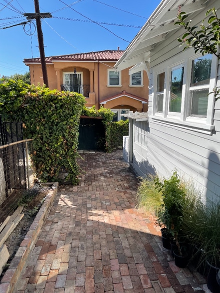 Building Photo - 2510 Elsinore St